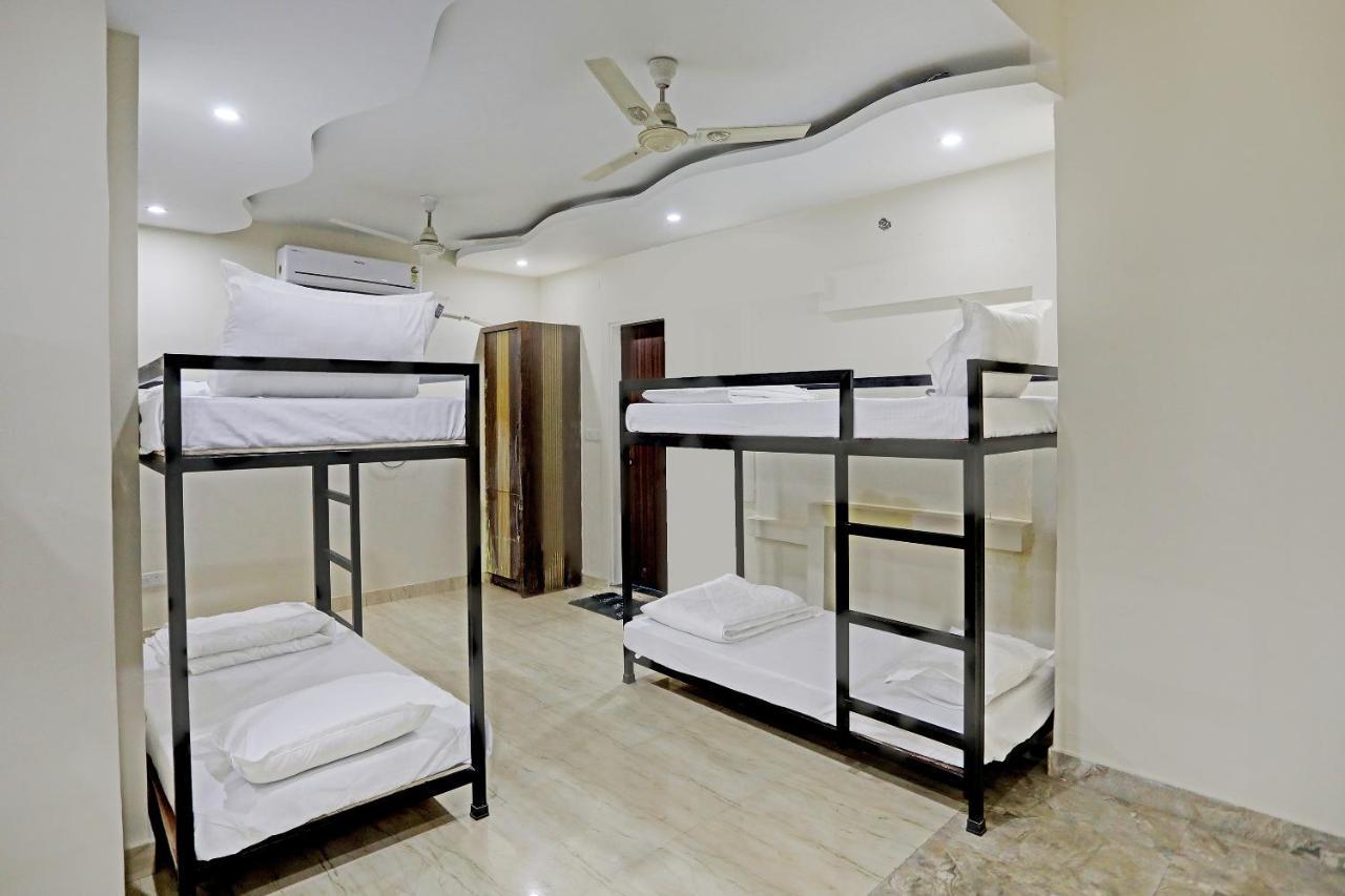 Hostel S B Near New Delhi Train Station Buitenkant foto